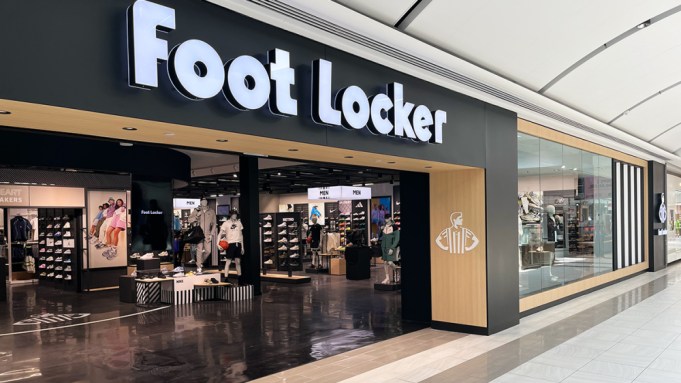 🚨 BREAKING : "DICK'S SPORTING GOODS ACCORDO PER ACQUISTARE FOOT LOCKER PER 2,4 MILIARDI DI DOLLARI"