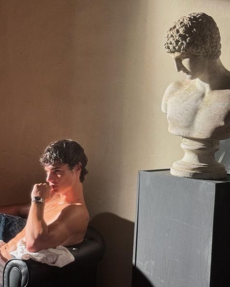 5/10 Ancient Greek zoomer guy