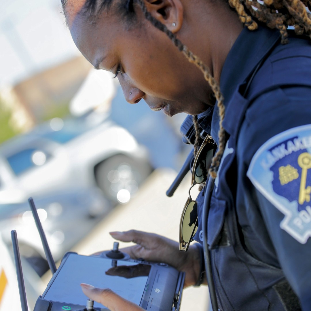 CityKankakee's tweet image. 🚁 The City of Kankakee is using drone technology to support public safety!

Drones are a valuable tool for the Kankakee Police Department—helping with search &amp;amp; rescue, accident scenes, event monitoring, and more. 👮‍♂️💙 

#Kankakee #PublicSafety #DroneSupport #CommunityFirst