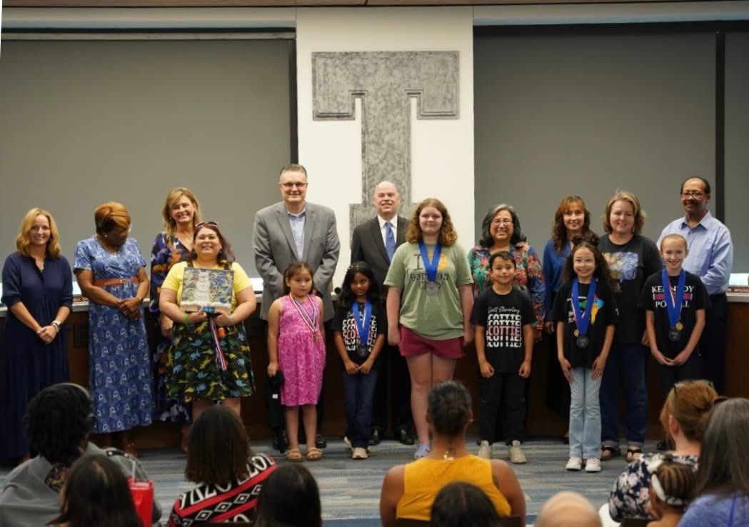 Congratulations to these Temple Independent School District Elementary students for winning Top of Teams art awards! We are so proud of your hard work and beautiful artwork! #TempleISDproud. 

Lily Martinez
Quinn McCauley
Aleysha Norat Maldonado
Ivanna Binoy 
Evelyn Johnson
Alex