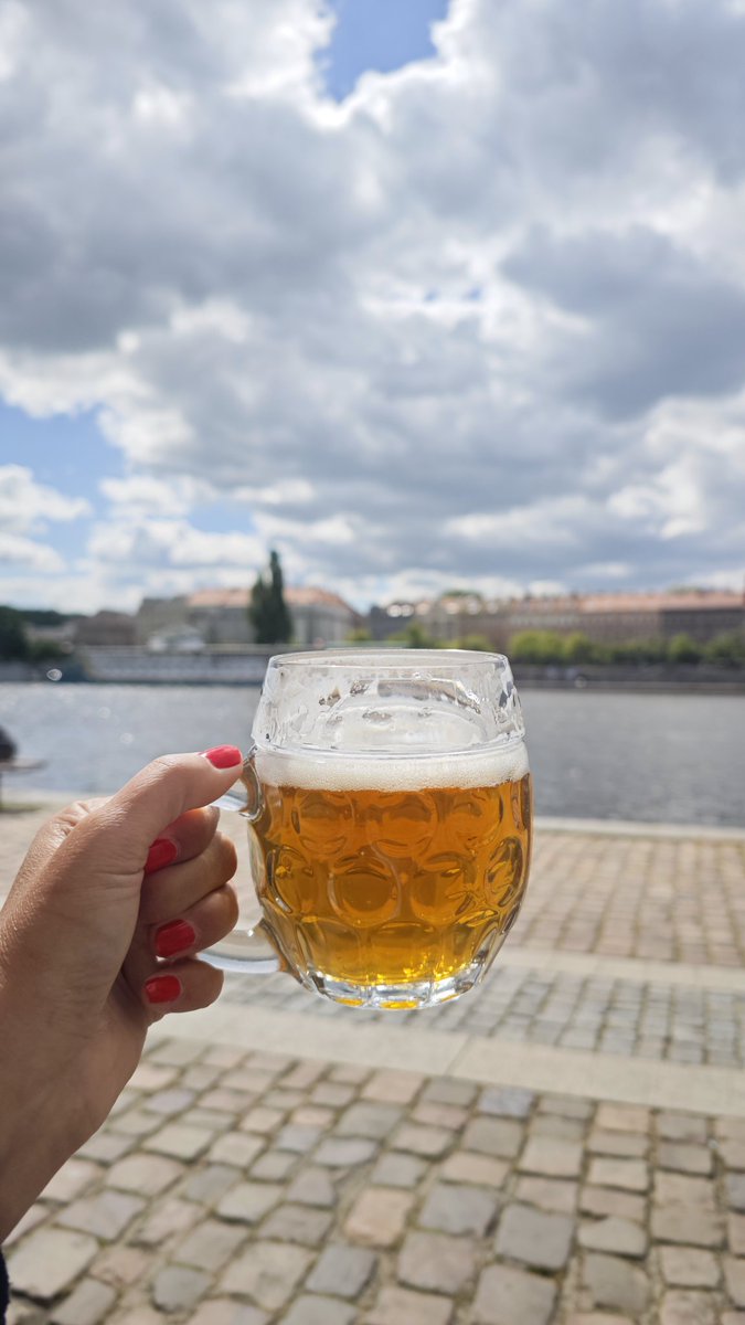 N_Cokolada's tweet image. České zlato ❤️ v Praze blaze
... Nestíhám fotit s pěnou, velká žízeň