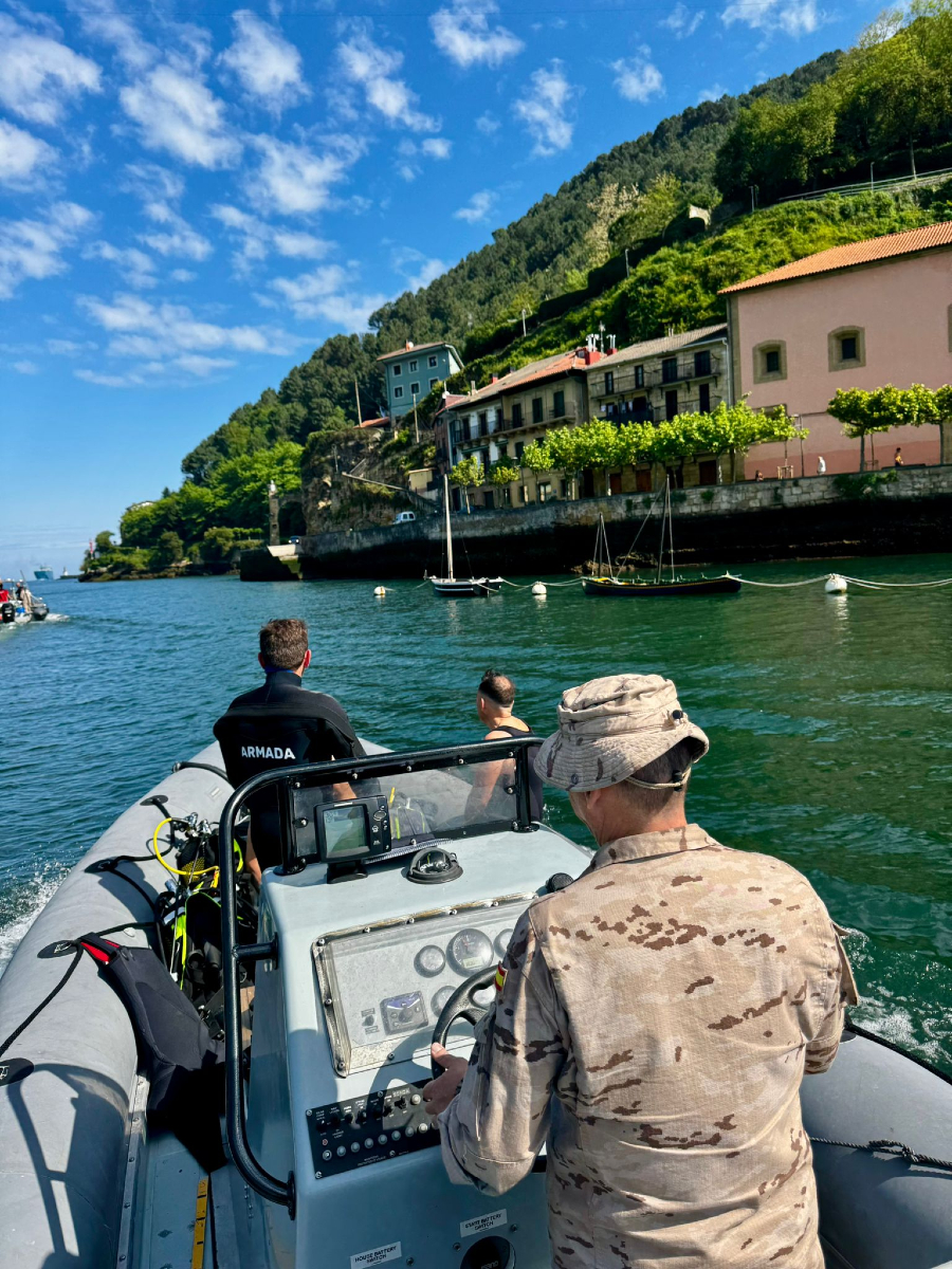 Armada_esp's tweet image. Nuestros buceadores de #UnidadBuceoFerrol realizan búsqueda y comprobación de un yacimiento submarino como parte del ejercicio #Marsec, para prevenir el expolio de nuestro patrimonio subacuático.
#SomosLaArmada🇪🇸⚓