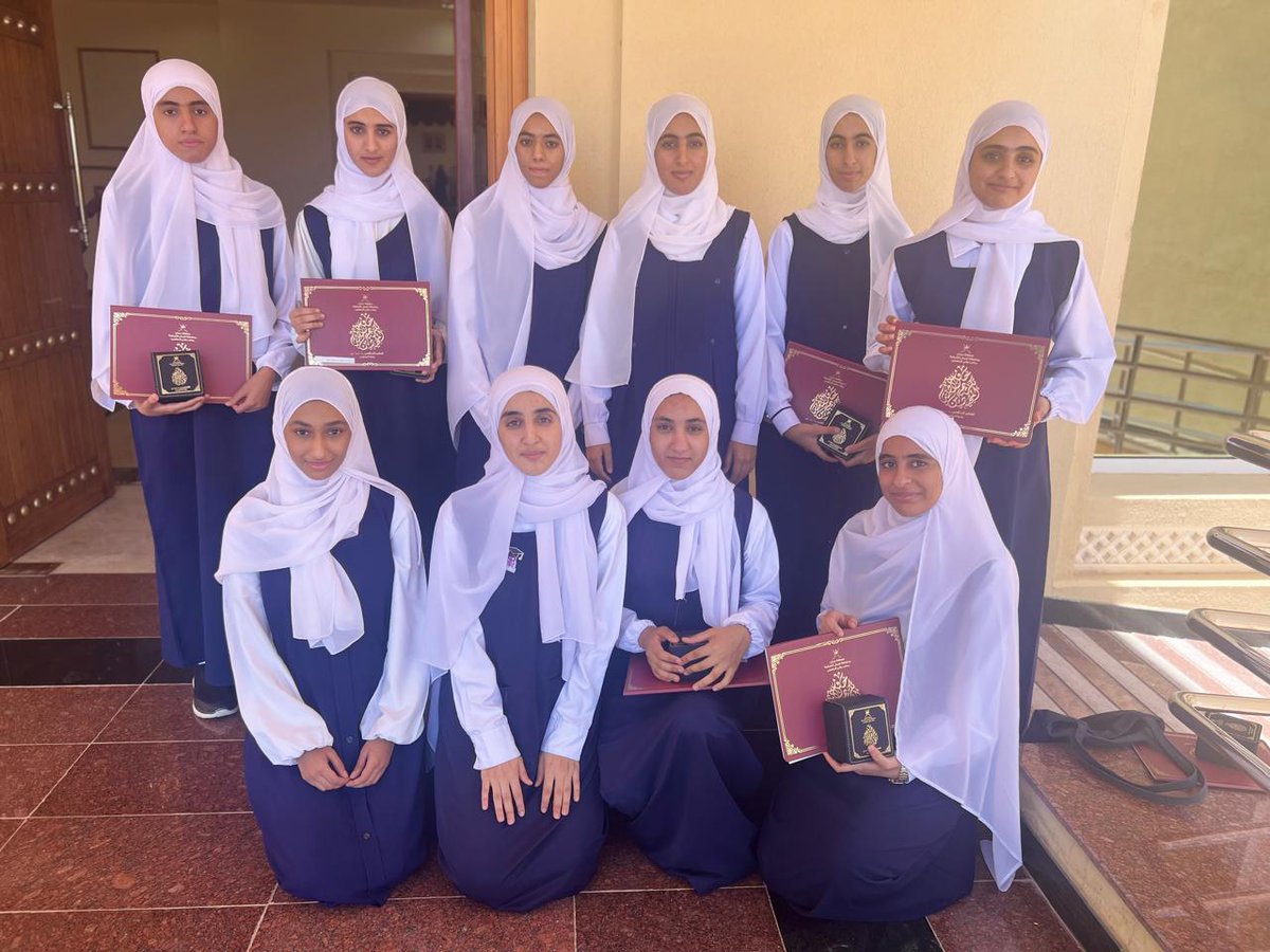 تم تكريم الطالبات المجيدات في التحصيل الدراسي اليوم في الحفل الذي أقامه مجلس أولياء الأمور بولاية المضيبي