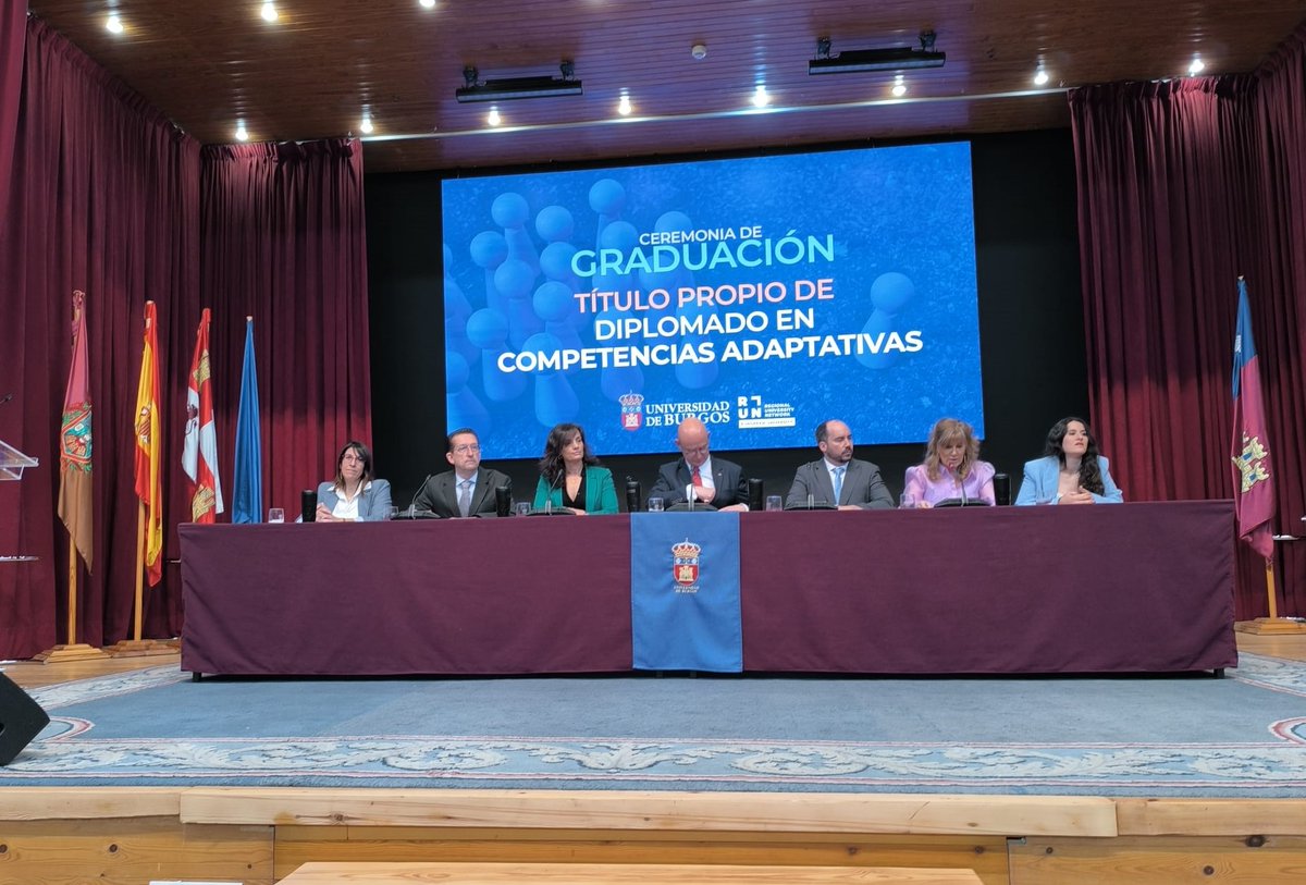 🔵 Esta mañana hemos vivido un momento muy especial: la Graduación del Diplomado en Competencias Adaptativas de la @ubuestudiantes , un programa en el que Fundación Miradas colabora activamente y que ha contado con el apoyo de @fundacion_once