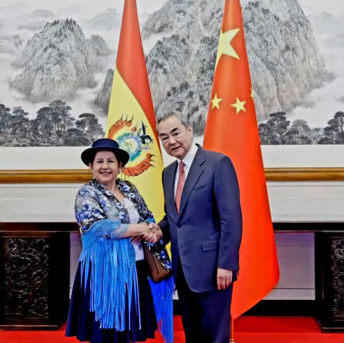 Nota de prensa | Bolivia y China fortalecen su alianza estratégica durante reunión bilateral de cancilleres
🔗cancilleria.gob.bo/mre/2025/05/15…

#DiplomaciaDeLosPueblos #PorLaVida
#UnidosHaciaElBicentenario