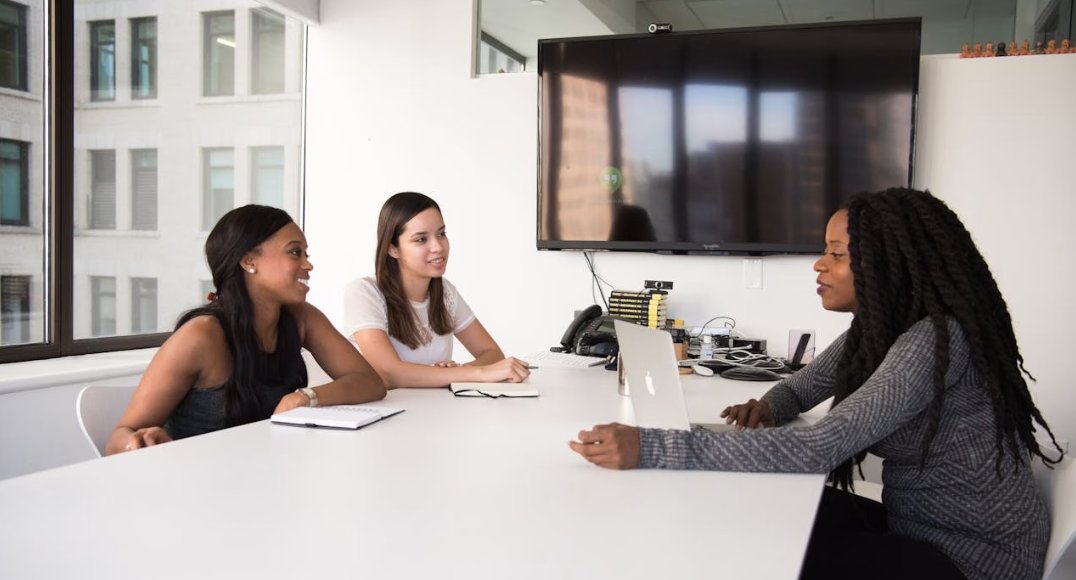 Curious how top leaders build real trust and connection with their teams? In my new article for WorkWell, “Building Business Relationships That Last,” I share 3 essential communication skills &amp; 2 practical tips that help leaders build strong relationships.
workwelllabs.com/blog/communica…