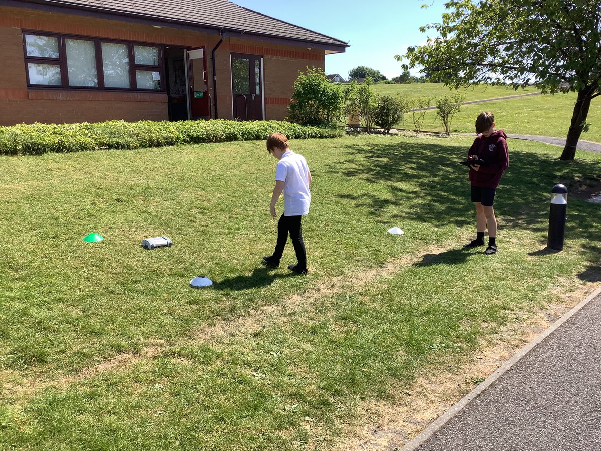 Class 4 STEM out on the yard! <a href="/BurnleyFC_Com/">Burnley FC in the Community</a>