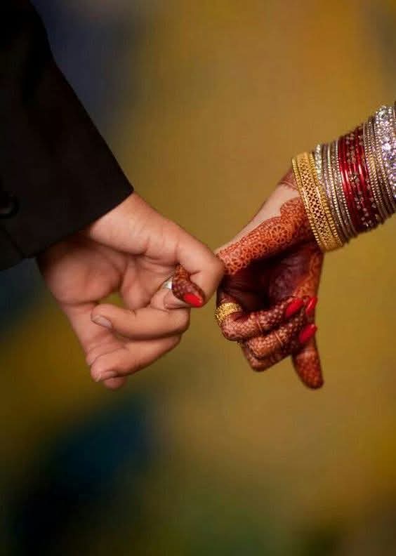 .. औरत उस मर्द से कभी नहीं डरती जिससे वो 
  मोहब्बत करती है, और मर्द उसी औरत से 
  डरता है जिससे वो मोहब्बत करता है✍
❤