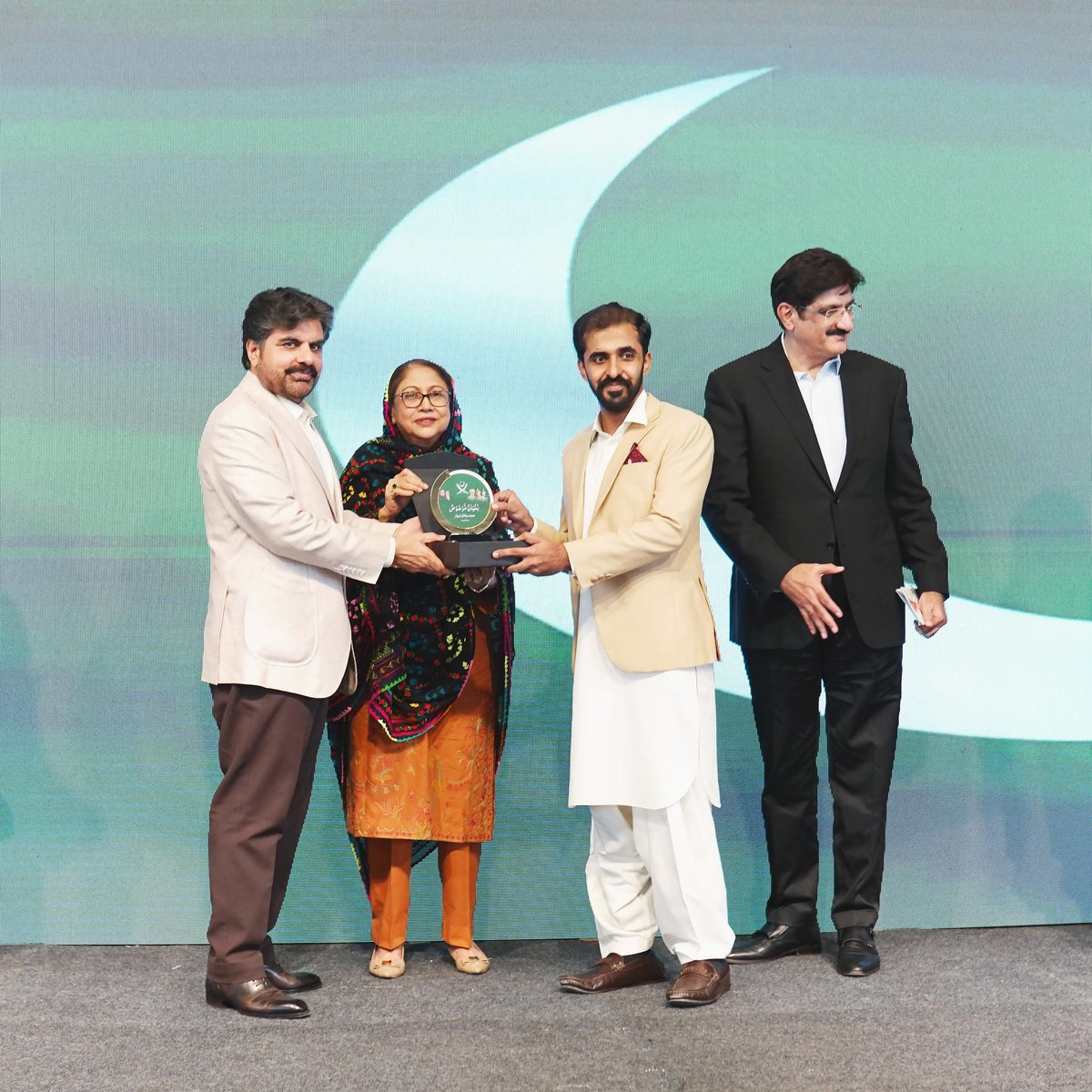 SaifAQureshi's tweet image. Honored to receive an award for representing Pakistan on the digital front as part of #OperationBunyanUlMarsoos.
Proud to play my role in exposing fake Indian propaganda and contributing to our cyber operations.
Thankful to Adi Faryal Talpur Sahiba, CM Sindh Murad Ali Shah…