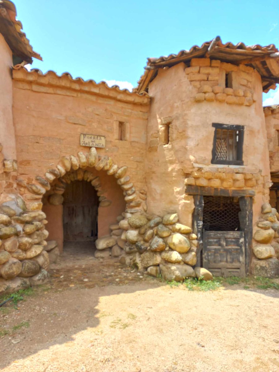 Territorio Artlanza, un pueblo mágico a escala real ubicado en Quintanilla del Agua #Burgos    
por Nieves Vicario 
#Burgosenelmundo te muestra 
#Burgospordescubrir un #BurgosDestinodeEnsueño en #BurgosTeEspera #BurgosParaiso