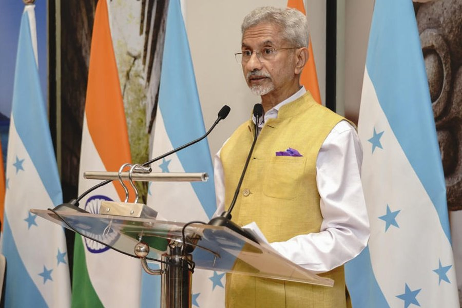 ttindia's tweet image. Pakistan has list of terrorists, they have to shut down terrorist infrastructure: @DrSJaishankar  

telegraphindia.com/india/pakistan…