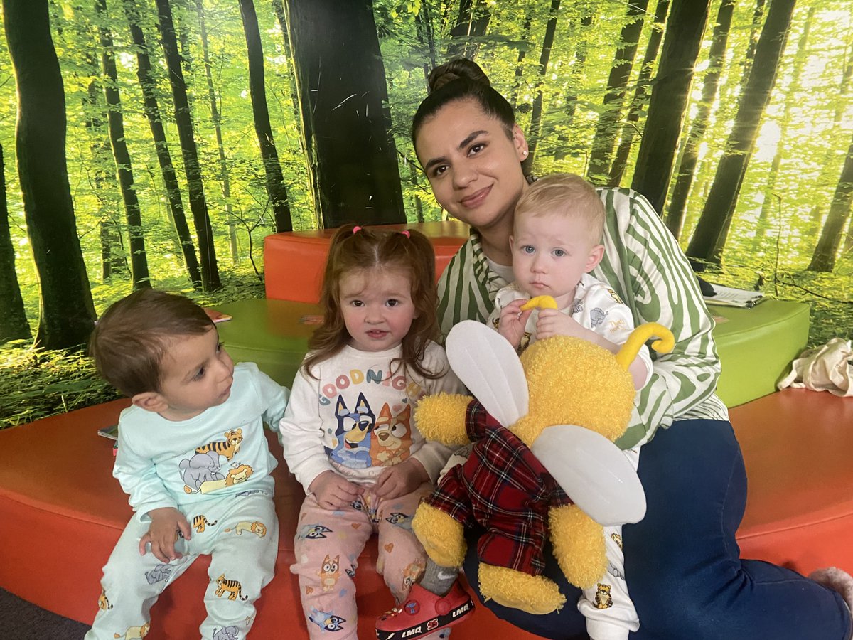 MidLibraries's tweet image. Isi had a ball hosting a pyjama party for #BookbugWeek 🥳

Thank you to everyone who joined this special Bookbug session, and to all those who dressed in their cosy pjs too! 
 
Find a Bookbug session near you via: ow.ly/ChSl50VSoqK