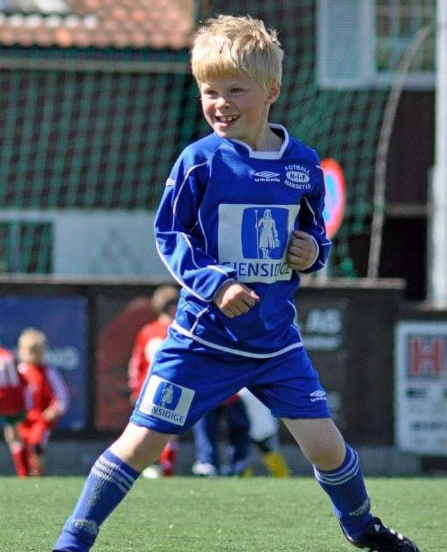 FCNordsjaelland's tweet image. Portræt: Målscoreren 𝐒𝐢𝐧𝐝𝐫𝐞 𝐖𝐚𝐥𝐥𝐞 𝐄𝐠𝐞𝐥𝐢 💥🇳🇴

✈️ Her kan du blive klogere på den nu 18-åriges rejse fra Larvik til Farum, der går over den norske 4. division og byder på hele 32 mål på ungdomslandsholdene 🔥👇
fcn.dk/nyheder/2025/m…