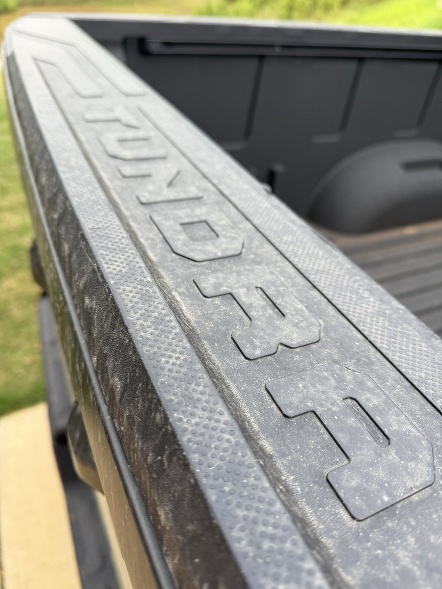 YOUNGTY's tweet image. Mud rain last night here in central Alabama (Trussville) @WBRCnews @WBRCweather @weswyattweather @mattdanielwx @LaurenLinahan @MikeDubberlyGDA @wbrc6steve