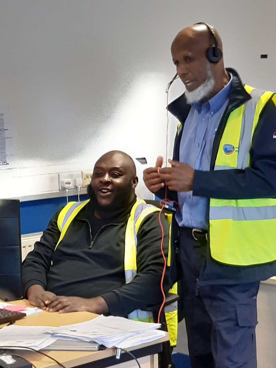 Teamwork makes the dream work💙🧡

Amazing Omar, one of our drivers, had already wrapped up his shift but when Tony, from customer service, needed help communicating with a Somali resident on the phone, Omar didn’t think twice. He stepped in to lend a hand and made sure the