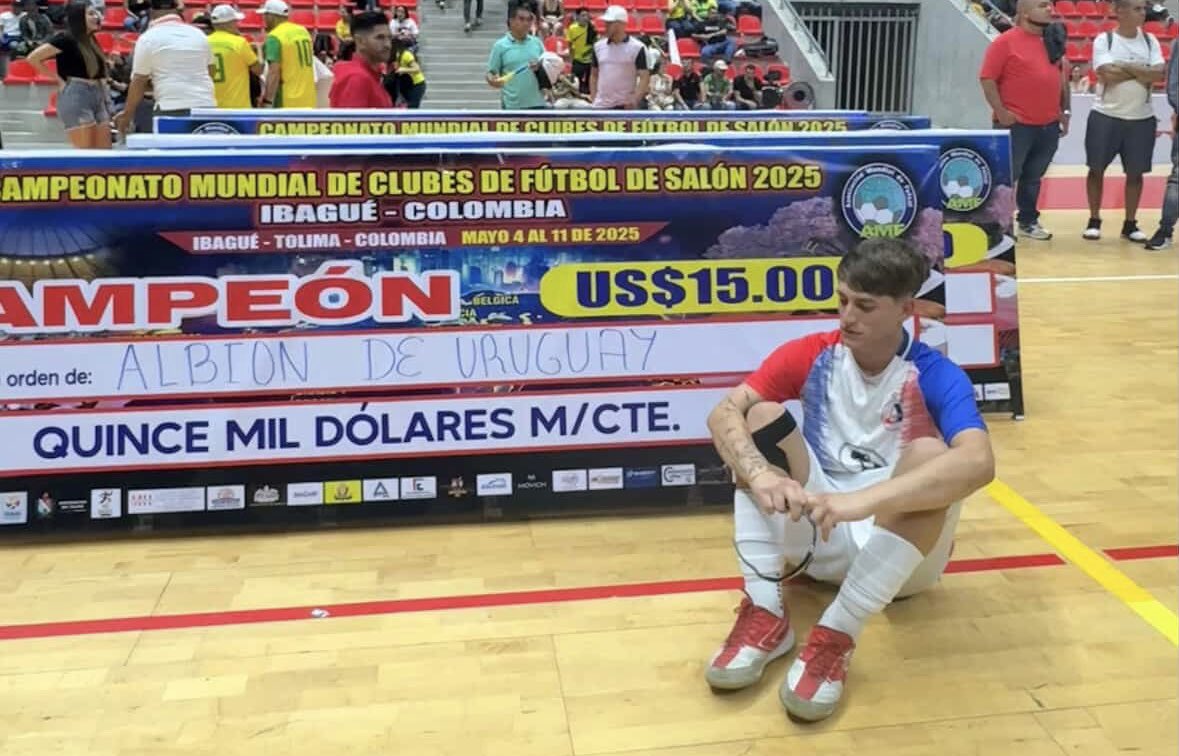 💵 𝐀𝐋𝐁𝐈𝐎𝐍 𝐃𝐈𝐕𝐈𝐃𝐈𝐎́ 𝐄𝐋 𝐏𝐑𝐄𝐌𝐈𝐎 𝐏𝐎𝐑 𝐄𝐋 𝐓𝐈́𝐓𝐔𝐋𝐎 

💰 15 mil dólares para el campeón y 3mil dólares para el vice campeón, era el monto que le correspondía a cada equipo

🗣️ Previo a la final, el capitán de Dosquebradas le pregunta al capitán de Albión,