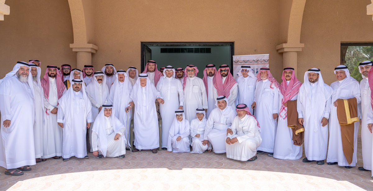 دشّن صاحب السمو الملكي الأمير #سعود_بن_طلال بن بدر محافظ #الأحساء ، اليوم " الخميس " ، المشروع الخيري الذي تبرّع به رجل الأعمال أحمد بن عبدالله المظفر، ويقع على مساحة إجمالية تبلغ 11,000 متر مربع، في خطوة تعكس التكامل بين العمل الخيري والقطاع الخاص لخدمة المجتمع ، وذلك بحضور عدد