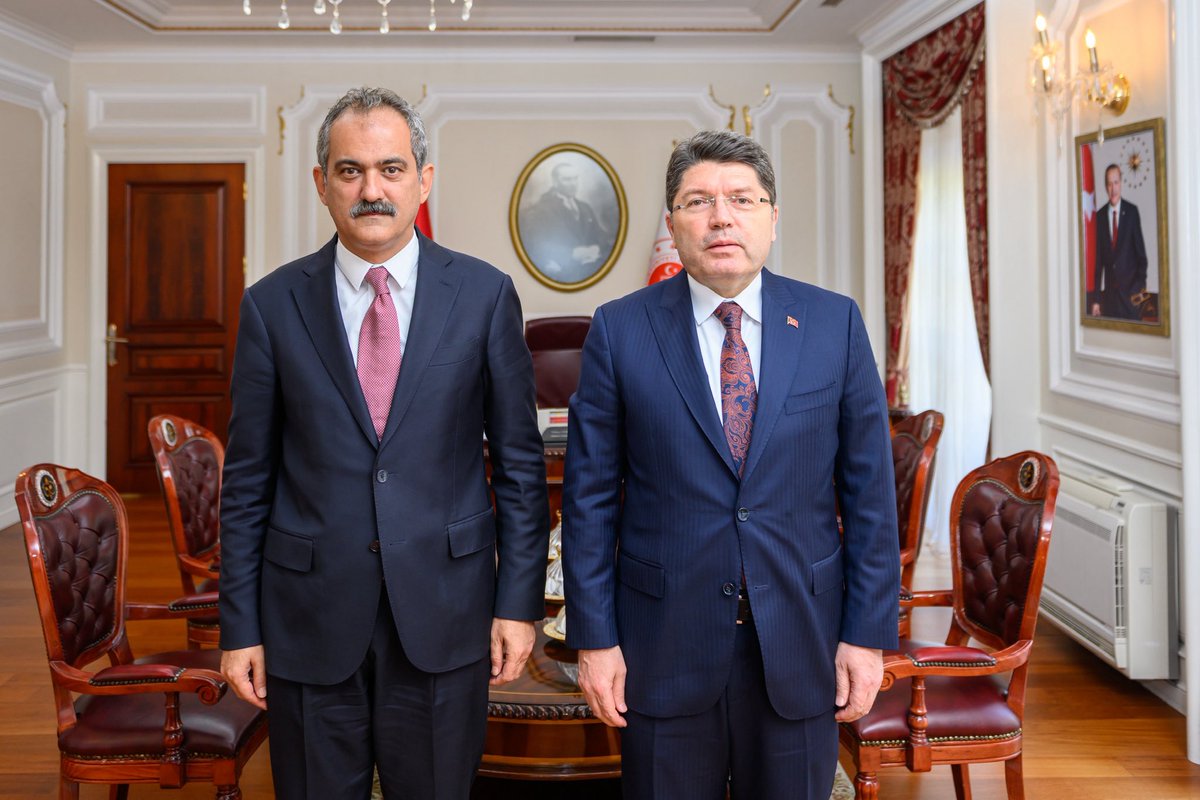 Adalet Bakanımız Sayın <a href="/yilmaztunc/">Yılmaz TUNÇ</a>’u ziyaret ettik. Sayın Bakanımız ile Ordu’muzdaki Adalet Bakanlığı yatırımlarını değerlendirdik. Sayın Bakanımız ile yaptığımız görüşme neticesinde:  
✅ Altınordu ilçemizde, 
✅ Ünye ilçemizde, 
✅ Fatsa ilçemizde,
✅ Aybastı ilçemizde
Adalet