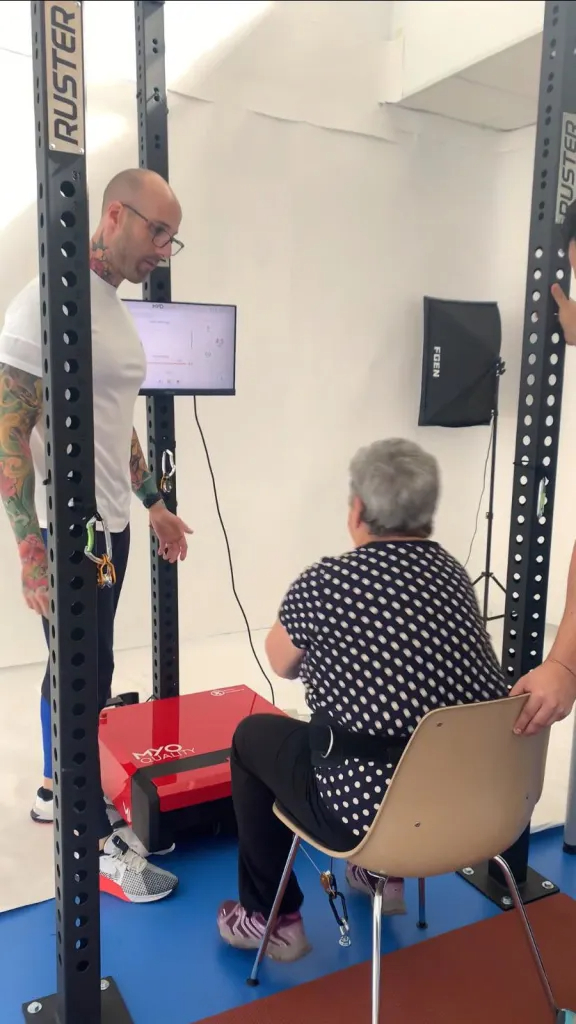 🪑 Sentarse y levantarse de una silla será suficiente para detectar el envejecimiento muscular

🔬 Investigadores #UGR han desarrollado un procedimiento que detecta de forma temprana el declive muscular y funcional en personas mayores🧬⏳🧓

Conoce más➡️ sl.ugr.es/DecliveMuscular