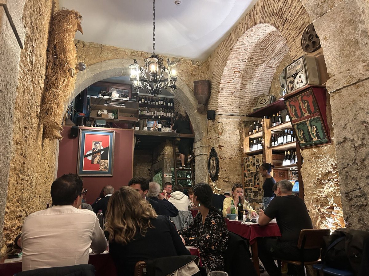 #Lisbon - the start of the <a href="/worldlinklaw/">World Link for Law</a> conference preparation &amp; what a wonderful way to start it. Thanks to Sabrina Leung, her partner &amp; Bernard Colas (great wine pick!). Excited for next year’s #Montreal conference hosted by #AffiliaLegal. Great company, laughs &amp; insights!