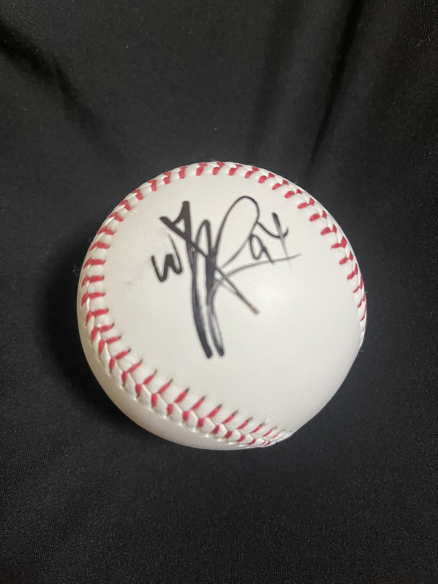 頂いたサイン(敬称略

門脇誠
浅利太門(ルーキー)
福島蓮

門脇さんに頂けたのは予想外でした
普段はあまり書かれないようです