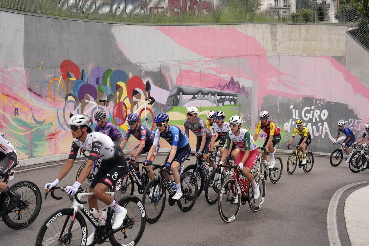 More than halfway through the stage 😜, and thoughts begin to turn to Naples! 🌊

Metà tappa è andata😜 si inizia a immaginare Napol! 🌊

📸 <a href="/LaPresse_news/">LaPresse</a> | Mirror Media

#GirodItalia | <a href="/Basilicata_Tur/">Basilicata Turistica</a>