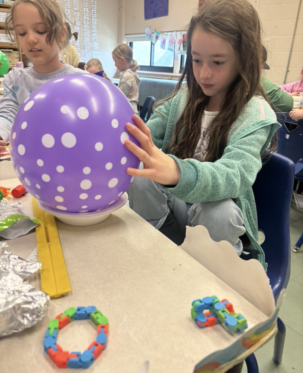 MsMulrooney's tweet photo. Exploring static electricity last week! ⚡️@stmaryselem https://t.co/gh7Dqbiin0