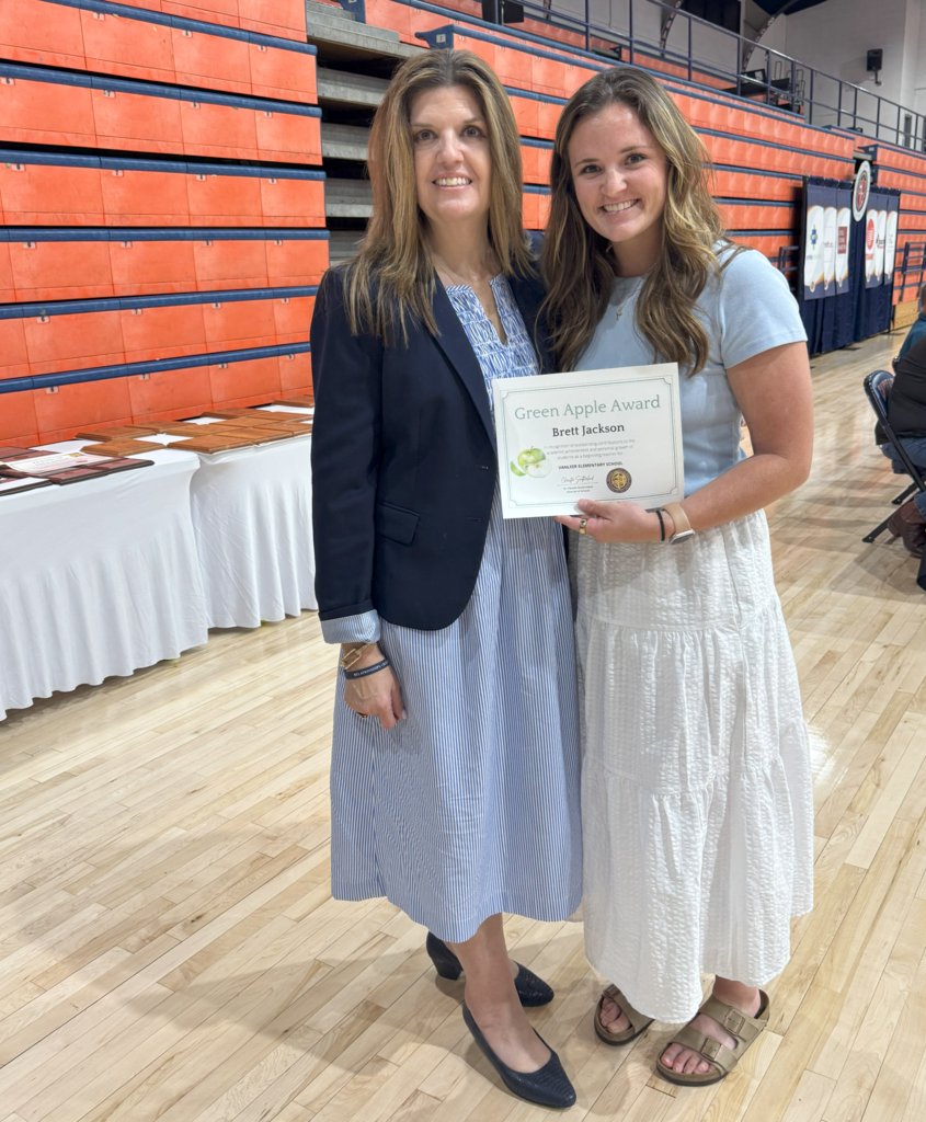 A huge congratulations to the top 3 district-level Green Apple Teacher Award winners! 🎉 Brett Jackson from Vanleer Elementary School, Lakyn Banks from Charlotte Middle School, and Gillian Hall from Dickson County High School. Thank you for your dedication!