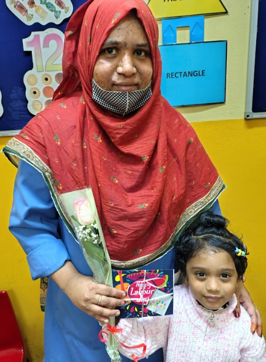 IndianPage's tweet photo. Our little stars at IISJ Kindergarten celebrated Labor Day with love and gratitude!
They made thoughtful cards and gave small gifts to thank the wonderful helpers who make our school shine every day.
A big thank you to our support staff — your hard work never goes unnoticed! https://t.co/TNVxLCvlvx