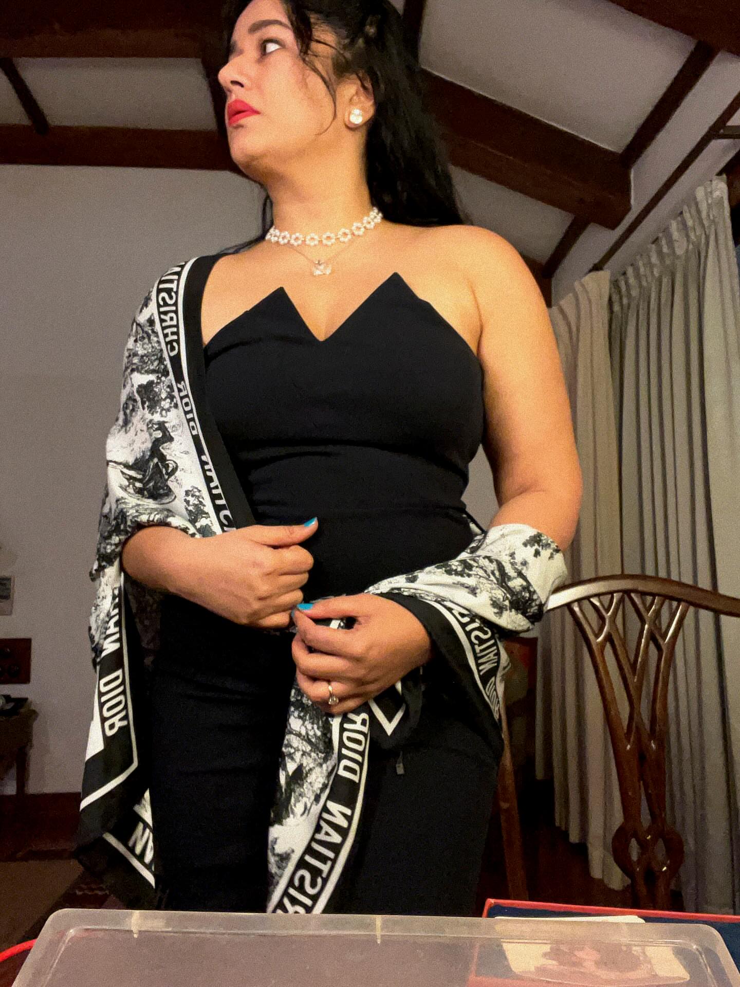 Gq_nAtubsAAxMom?format=jpg&name=large