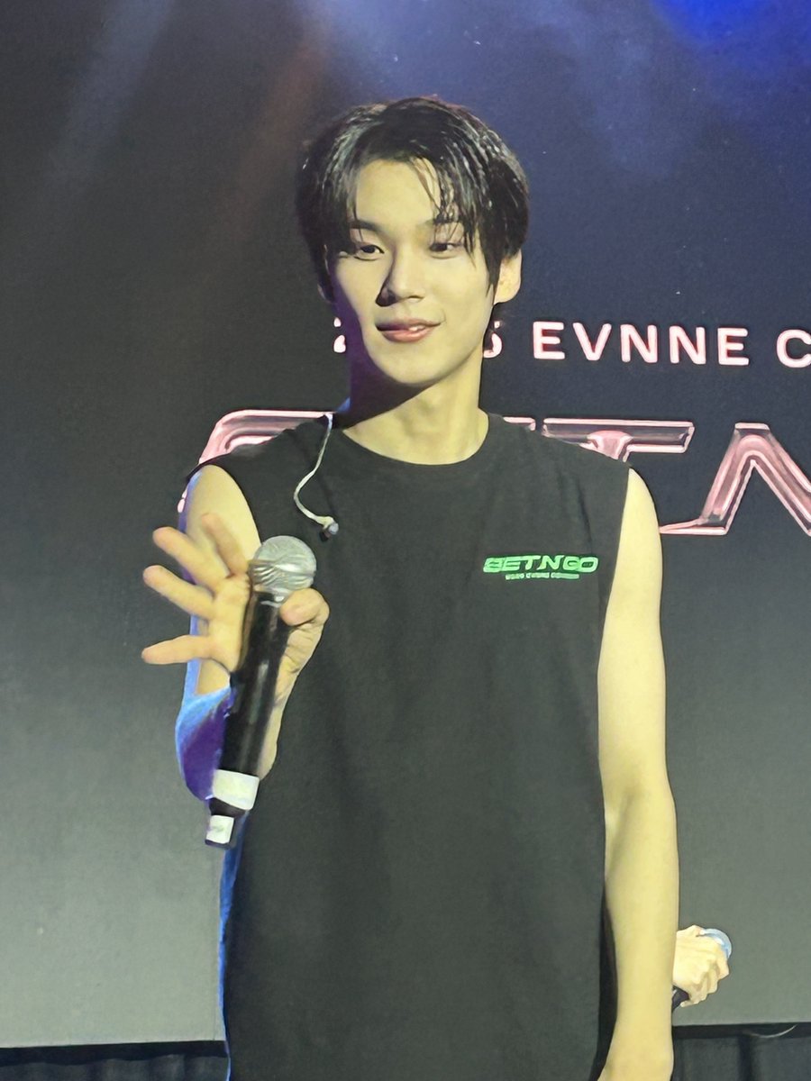 switchsets's tweet image. i had so much fun at evnne’s show in melb guys 😭 finally getting to see hanbin perform live felt like closure wow