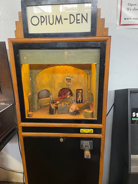 Sexy Buff Crypt Keeper (w/ Ben Rogers, Dominic Dierkes)
One shining moment; opium den pinball machine; road rage vs. property rage;  carnival games scam claw machine; drug symptoms ad make great loads.
art19.com/shows/improv4h…