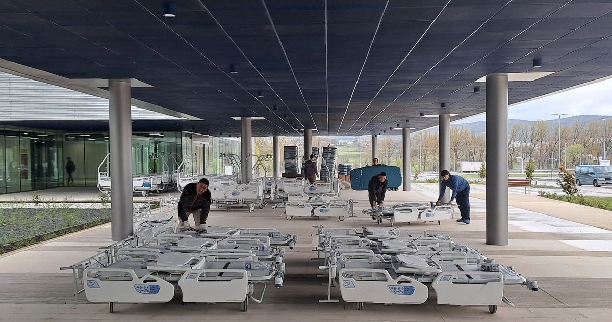 🛌 El #NuevoHospitalCuenca recibe 413 camas eléctricas y mobiliario de hospitalalización importe más de 2,2 millones de €.

✅ Incluye 18 camas UCI, 4 de parto, 400 sillones para pacientes, 800 sillas para acompañantes, 400 mesillas clínicas y nuevo equipamiento médico.