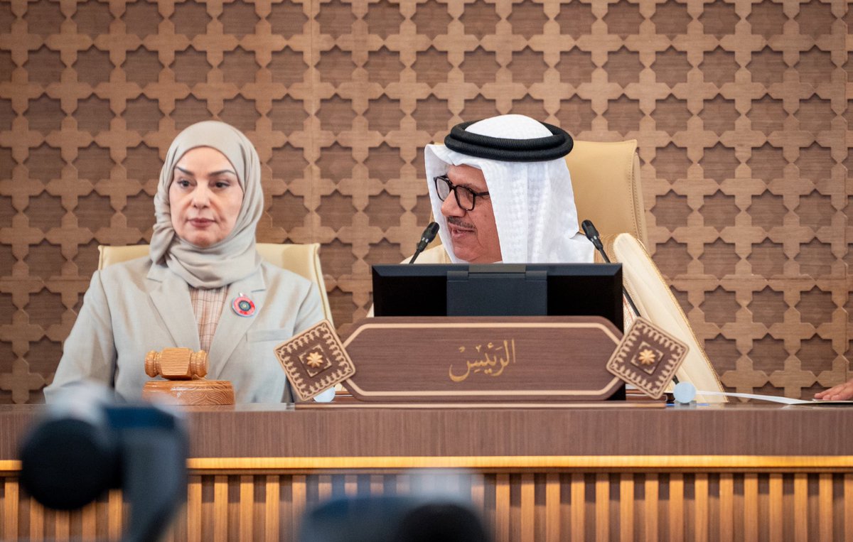 bahdiplomatic's tweet image. وزير الخارجية يترأس الجلسة الافتتاحية للاجتماع التحضيري للقمة العربية العادية في بغداد 

bit.ly/3S1MlJk