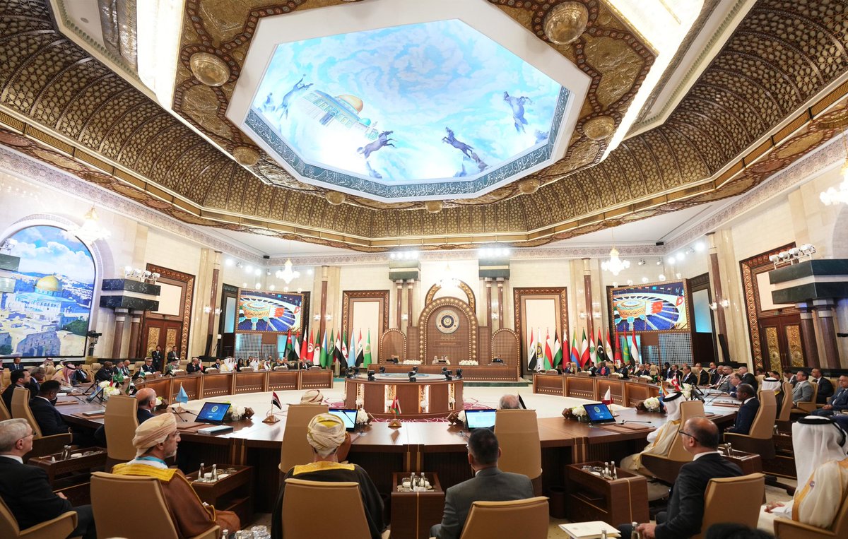 bahdiplomatic's tweet image. وزير الخارجية يترأس الجلسة الافتتاحية للاجتماع التحضيري للقمة العربية العادية في بغداد 

bit.ly/3S1MlJk