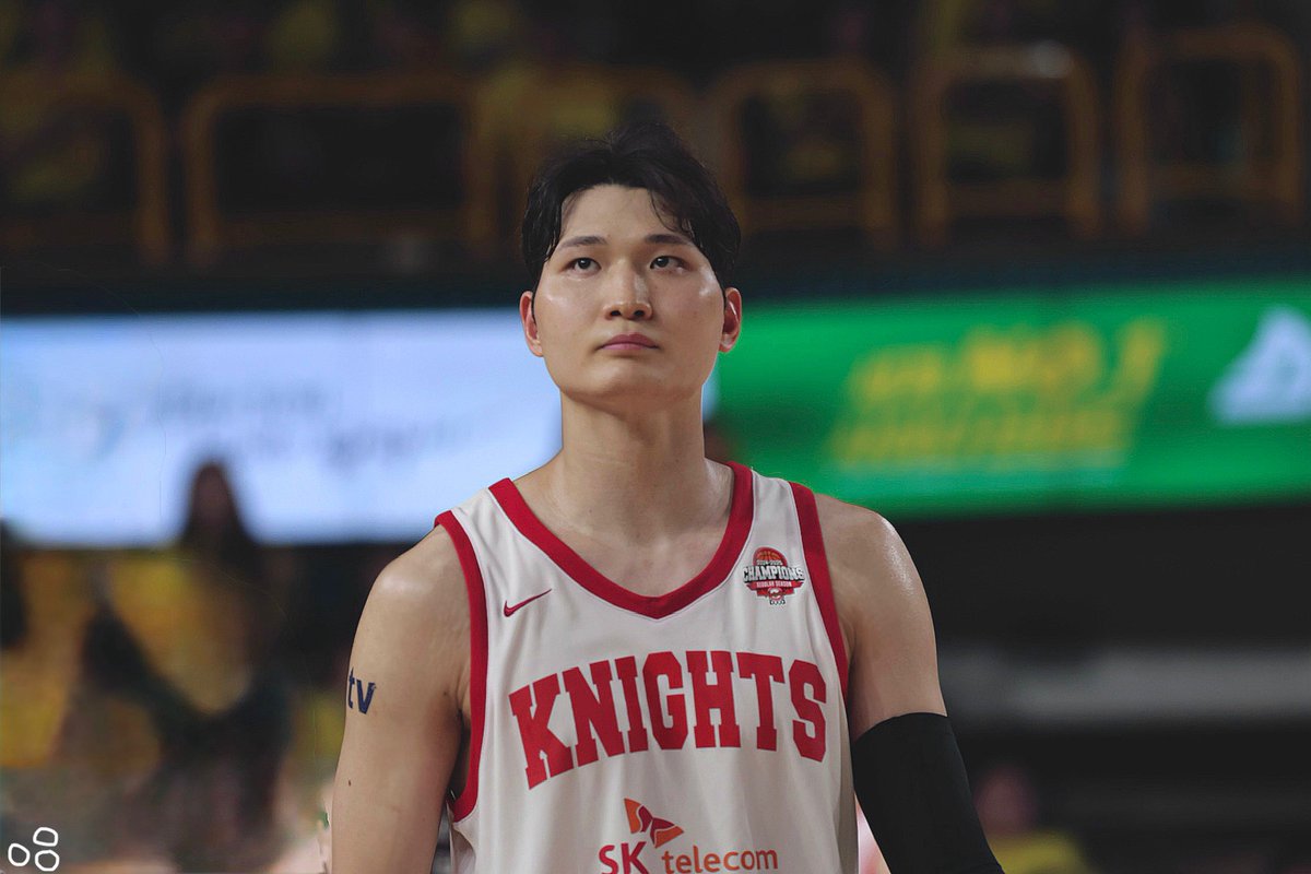 빨간 물결 보면서 힘 얻는 중인 안영준❤️‍🔥