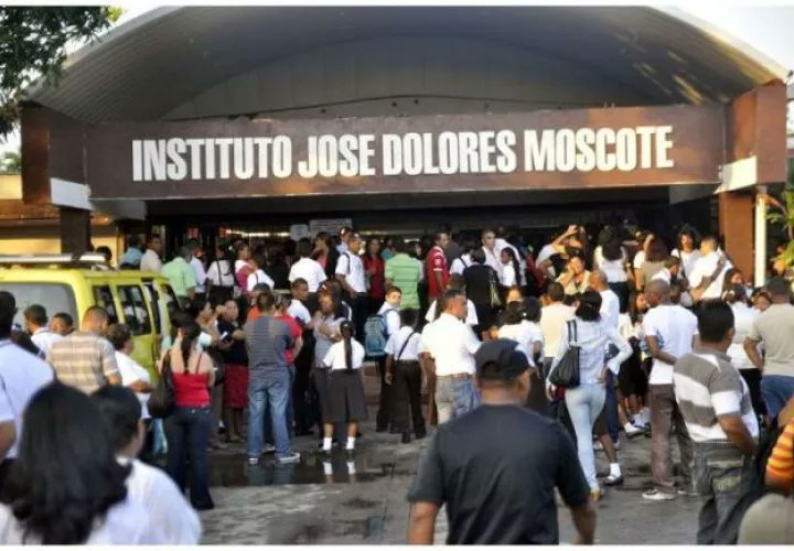 #NacionalCri Padres acusan a docentes de firmar asistencia sin enseñar
critica.com.pa/nacional/padre…