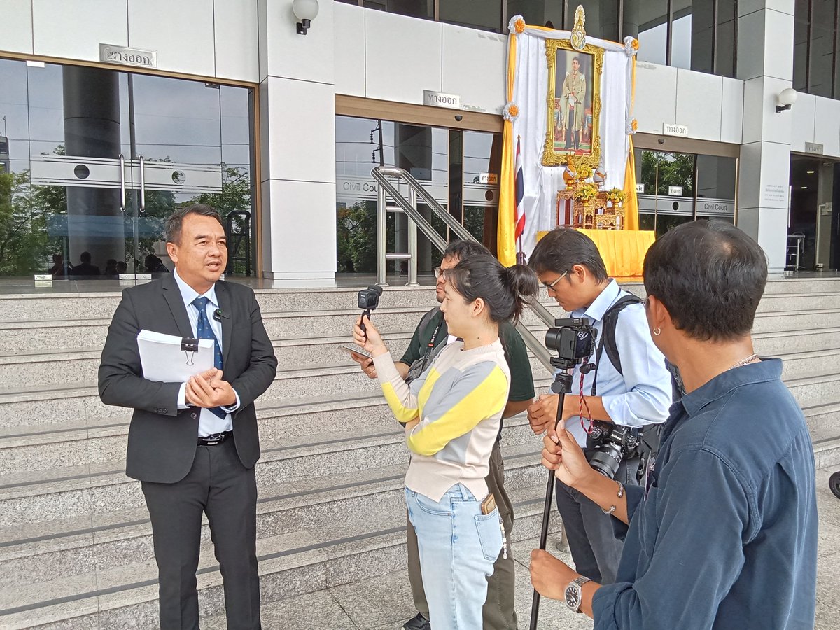K_Samphan's tweet photo. 15 พฤษภาคม 2568
ศาลแพ่ง ถนนรัชดาภิเษก

ผู้ได้รับผลกระทบจากการประกอบกิจกา��ของบริษัท ไทยเรยอน จำกัด (มหาชน) จำนวน 62 ราย ยื่นฟ้องเพื่อเรียกค่าชดเชย หลังจากได้รับผลกระทบจากการปล่อยมลพิษมาหลายสิบปี ตาม พ.ร.บ.ส่งเสริมและรักษาคุณภาพสิ่งแวดล้อม พ.ศ. 2535 และ พ.ร.บ.การสาธารณสุข พ.ศ. 2535 https://t.co/YAJqOpcdzF