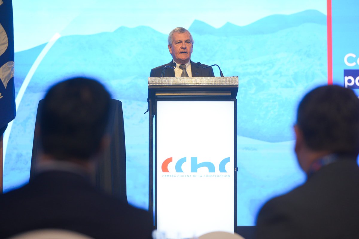 AHORA #SemanaDeLaConstruccion2025 | Alfredo Echavarría: "Si no reactivamos la inversión privada y pública, será imposible reducir la desigualdad y generar empleos dignos." 🔗 semanadelaconstruccion.cl