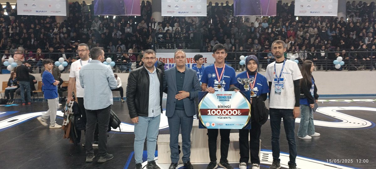 hcyfl04's tweet photo. Okulumuz, 14 ilden 20 okulun yarıştığı" Ağrı'nın Zirvesinde Teknoloji Yarışmasında" 1. oldu. Bu başarıda emeği geçen Danışman öğretmenimiz ve öğrencilerimizi tebrik eder, başarılarının devamını dileriz. @AgriValilik @agrimem @hasan_kokrek @agri_mem_arge https://t.co/hGhS1TM7Ia