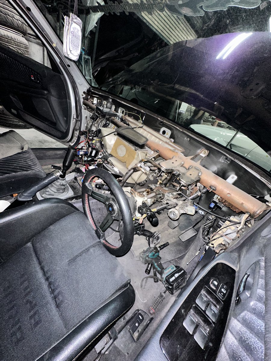 クレスタは解体車状態