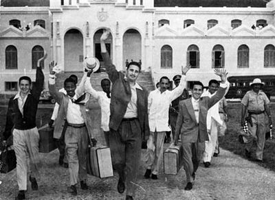 DiamelaRan86041's tweet photo. Esta imagen no podemos olvidarla #Fidel y su victorias . Hoy es un día para confirmarlo el camino siempre será para la Victoria . https://t.co/2c5oFuAW7y