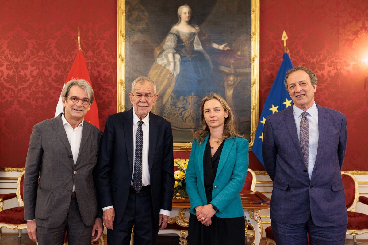 IWM (@iwm_vienna) on Twitter photo Im Vorfeld der heutigen Rede an Europa hat Bundespräsident <a href="/vanderbellen/">Alexander Van der Bellen</a> die Philosophin und Politikwissenschaftlerin <a href="/lea_ypi/">Lea Ypi</a> getroffen, um sich über die Themen der Rede auszutauschen. Begleitet wurde sie von <a href="/IWM_Vienna/">IWM</a> Rektor Misha Glenny und <a href="/erstefoundation/">ERSTE Foundation | @erstestiftung.org on Bluesky</a> CEO Boris Marte. Im Vorfeld der heutigen Rede an Europa hat Bundespräsident <a href="/vanderbellen/">Alexander Van der Bellen</a> die Philosophin und Politikwissenschaftlerin <a href="/lea_ypi/">Lea Ypi</a> getroffen, um sich über die Themen der Rede auszutauschen. Begleitet wurde sie von <a href="/IWM_Vienna/">IWM</a> Rektor Misha Glenny und <a href="/erstefoundation/">ERSTE Foundation | @erstestiftung.org on Bluesky</a> CEO Boris Marte.