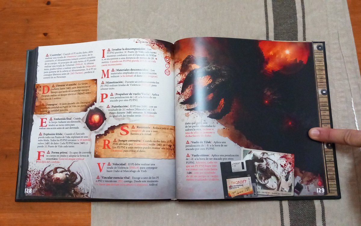 Hoy nos hemos despertado con la llegada de la prueba de impresión de #CriaturasProfanasVol1 💥💯

Un compendio con más de 100 criaturas Lovecraftianas para #RatasenlasParedes y tus juegos de Horror Cósmico🐙

Estad atentos a #Patreon y mis redes para más info sobre el mecenazgo😘