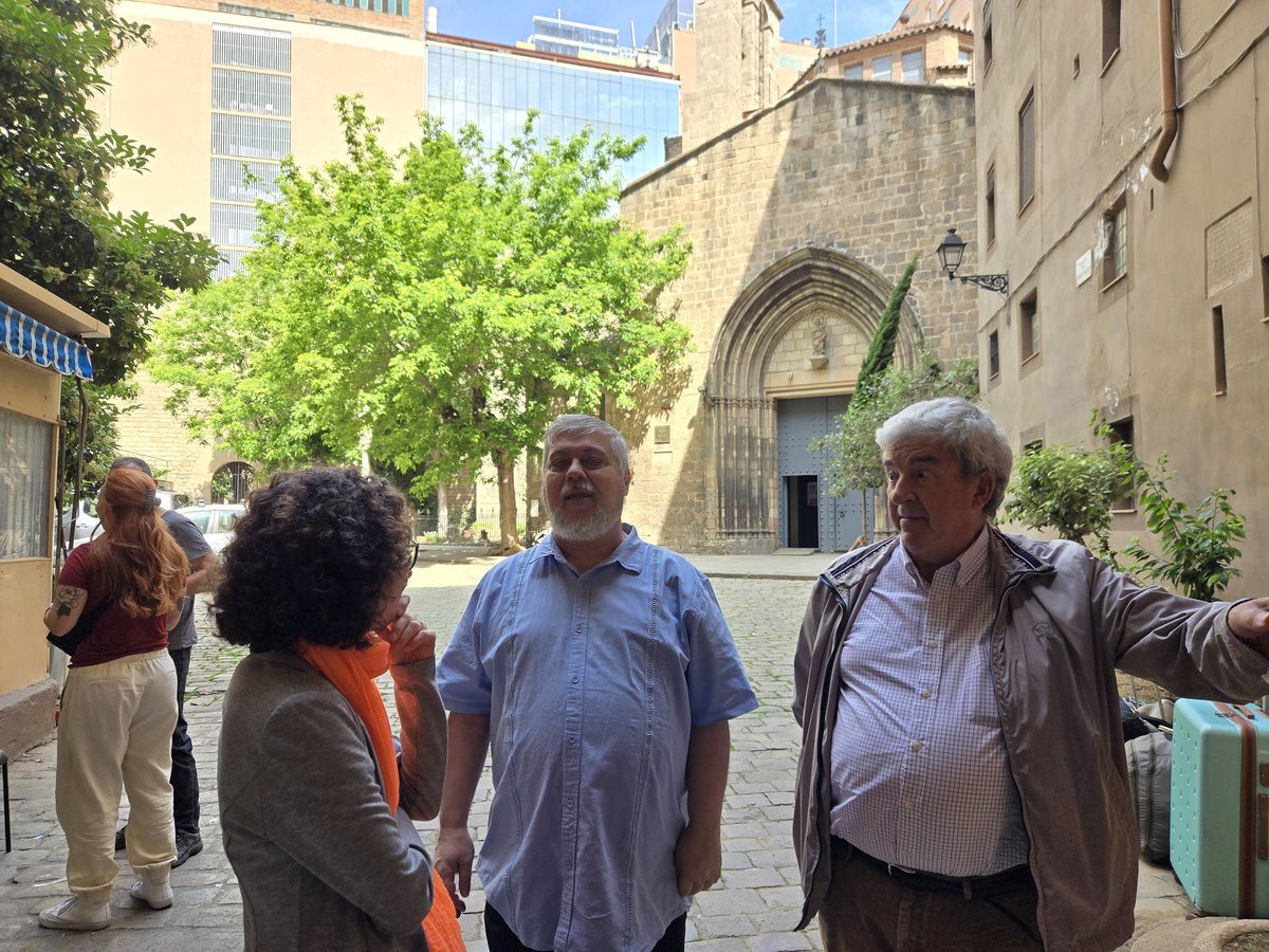 FECC_educacio's tweet photo. Avui hem visitat l'@hospitalcampany de Santa Anna.
🍽️ Cada dia atenen 400 persones entre esmorzar, dinar i sopar.
🙌 Més de 340 voluntaris hi col·laboren en diversos serveis: alimentació, suport social, sanitat i més.
Ens ha rebut Mn. Peio Sánchez, rector i impulsor del projecte.
👉 https://t.co/4Vbl5TtkoC