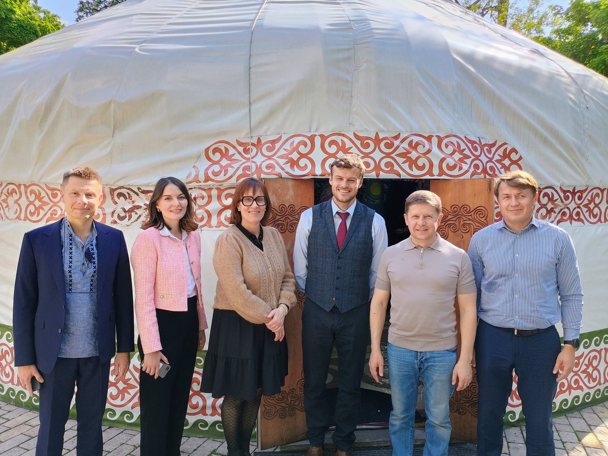 Merci aux députés ukrainiens membres du groupe d'amitié #Ukraine 🇺🇦 #France 🇫🇷 de nous avoir accueillis à Kyiv afin d'évoquer l'Histoire de notre <a href="/VilledeReims/">Ville de Reims</a> , ainsi que son partenariat  avec #Chernihiv ! <a href="/ua_parliament/">Verkhovna Rada of Ukraine - Ukrainian Parliament</a>