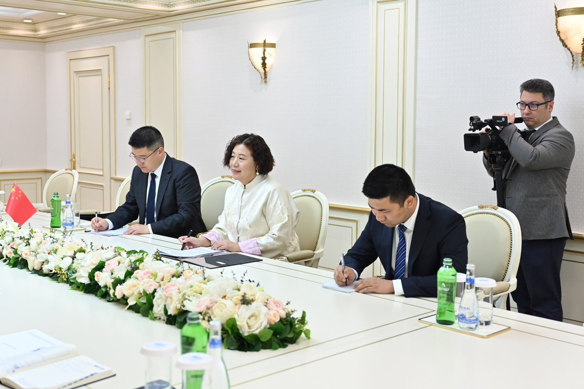 Milli Məclisin sədri Sahibə Qafarova mayın 15-də Çin Xalq Respublikasının ölkəmizdə yeni təyin olunmuş fövqəladə və səlahiyyətli səfiri Lu Mey ilə görüşüb.

meclis.gov.az/news.php?id=61…

#MilliMeclis