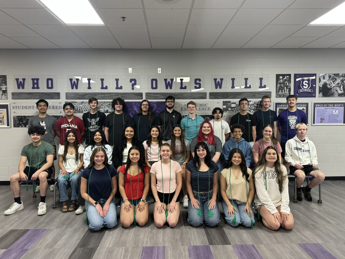 🎉 Proud moment for Seymour High! 29 students completed the Indiana College Core, a stepping stone for college success! 🌟 With the new diploma changes coming in 2029, we're excited for what’s ahead! #OwlsWill #DualCredit  #IndianaCollegeCore