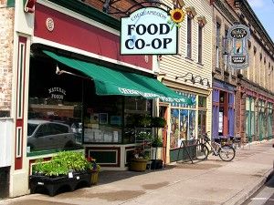 📅 #ThrowbackThursday

“Calling vibes,” “good moves,” and ritualized conflict?
Revisit our 2015 interview with Blake Ashforth &amp; Peter Reingen on managing organizational duality—and the strange elegance of dysfunction in a natural food co-op.

🔗 asqblog.com/2015/04/08/ash…