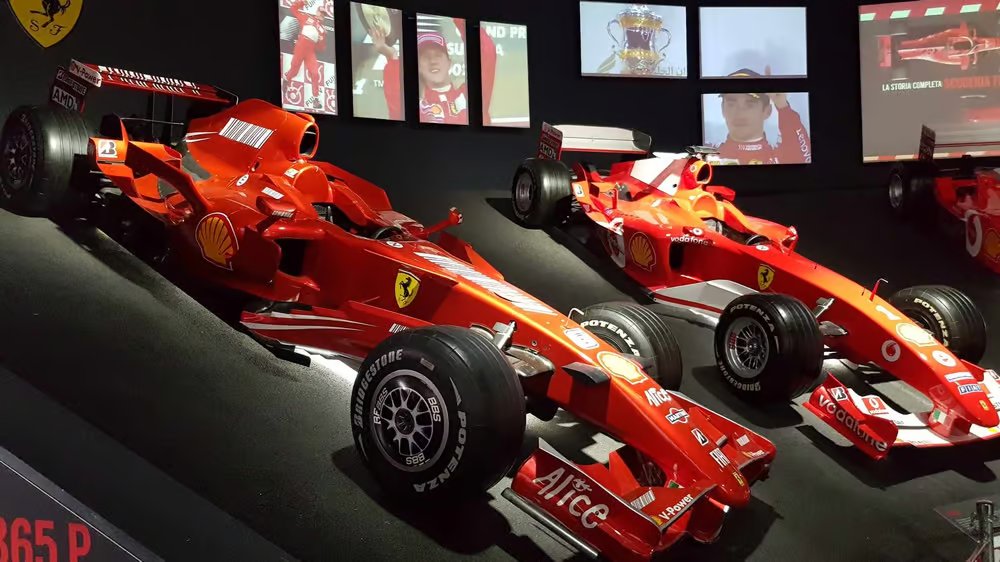 F1_Papi's tweet photo. NUEVO HILO

F1 : 10 cosas que necesitas saber #ImolaGP 🇮🇹

1- Imola es el Gran Premio de casa de Ferrari.

El autodromo queda sólo a 1 hora en auto desde Maranello.

2 horas si viajas en un Aston Martin.

3 horas si conduce Lawson. https://t.co/qDCEycLE9S